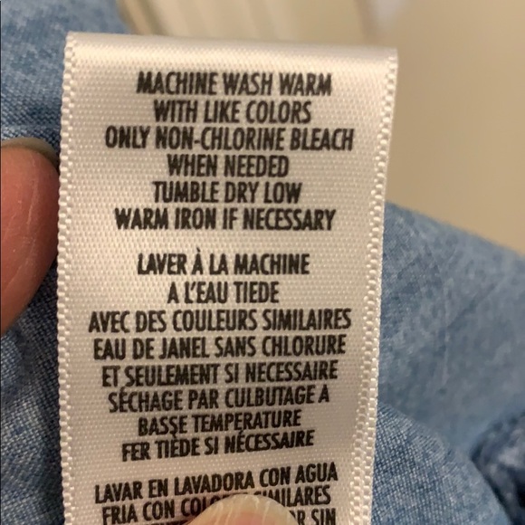 Casual Corner chambray shirt with pearlized snaps - Picture 5 of 6